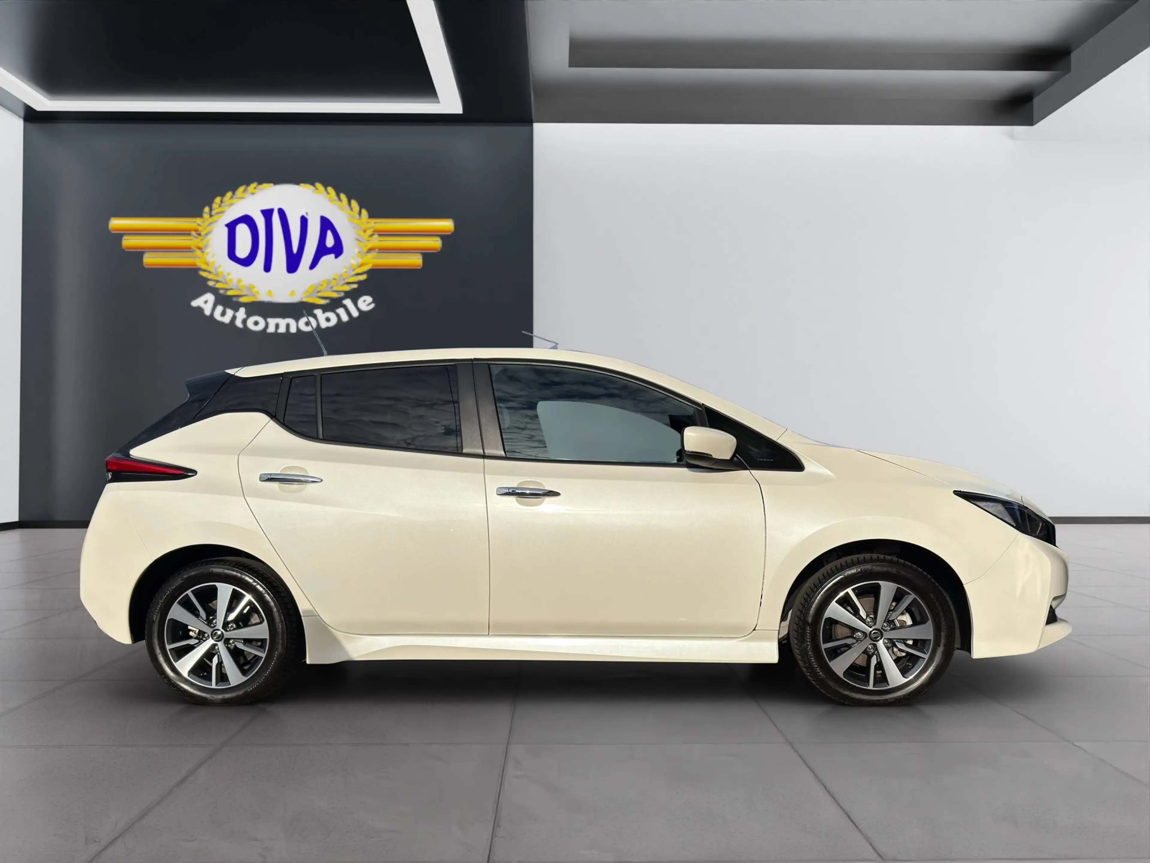 Nissan Leaf electric drive 110 kW Acenta — photo 6