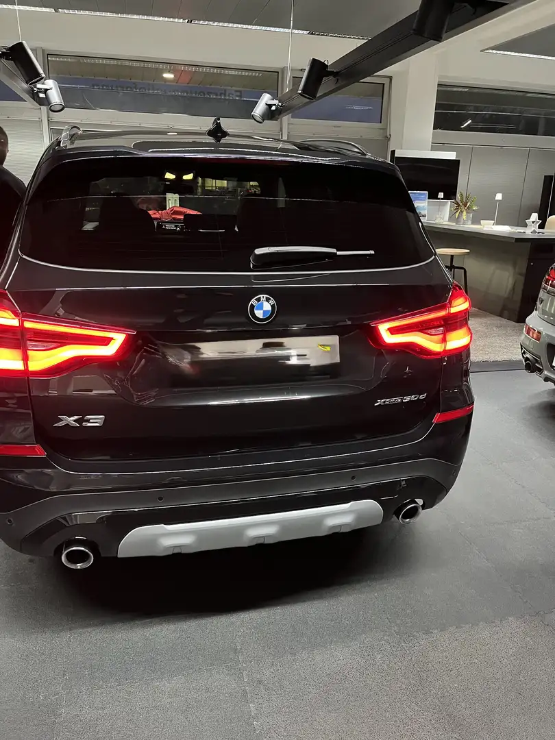 BMW X3 xDrive 30 d xLine Schwarz - 2