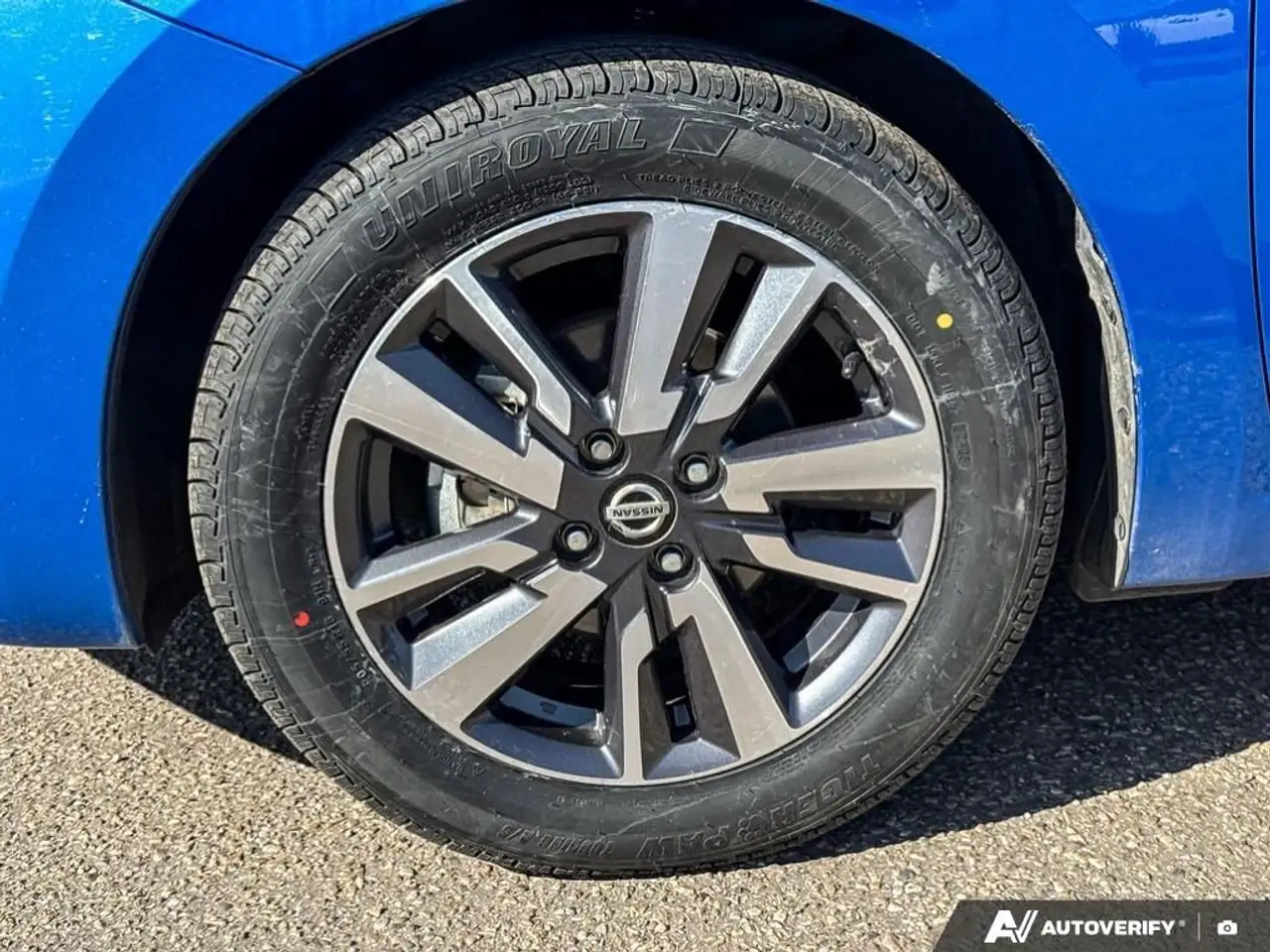 Nissan Versa снимка Nissan Versa