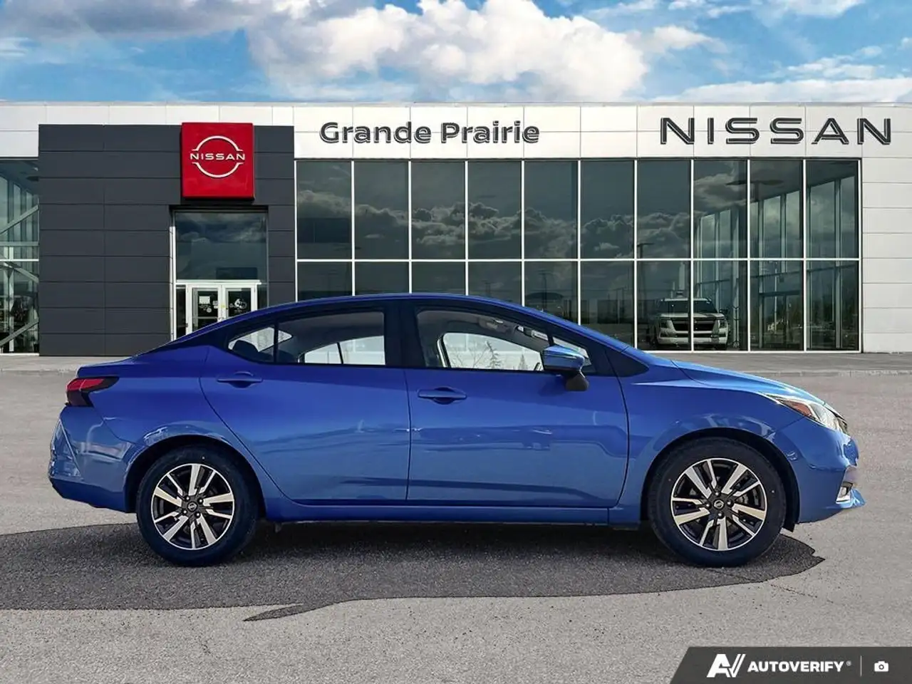 Nissan Versa снимка Nissan Versa
