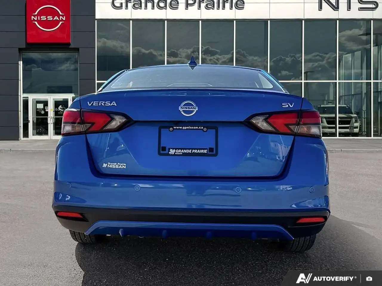 Nissan Versa снимка Nissan Versa