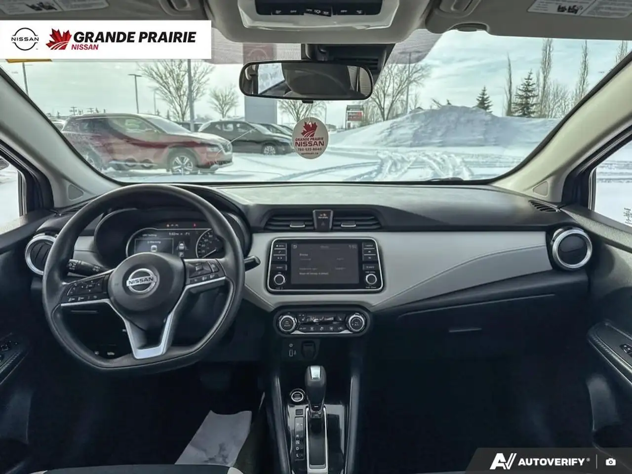 Nissan Versa снимка Nissan Versa