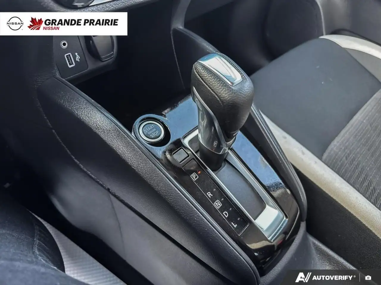 Nissan Versa снимка Nissan Versa