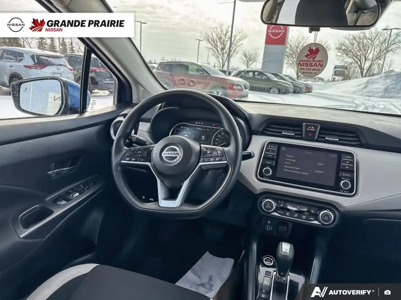 Nissan Versa снимка Nissan Versa