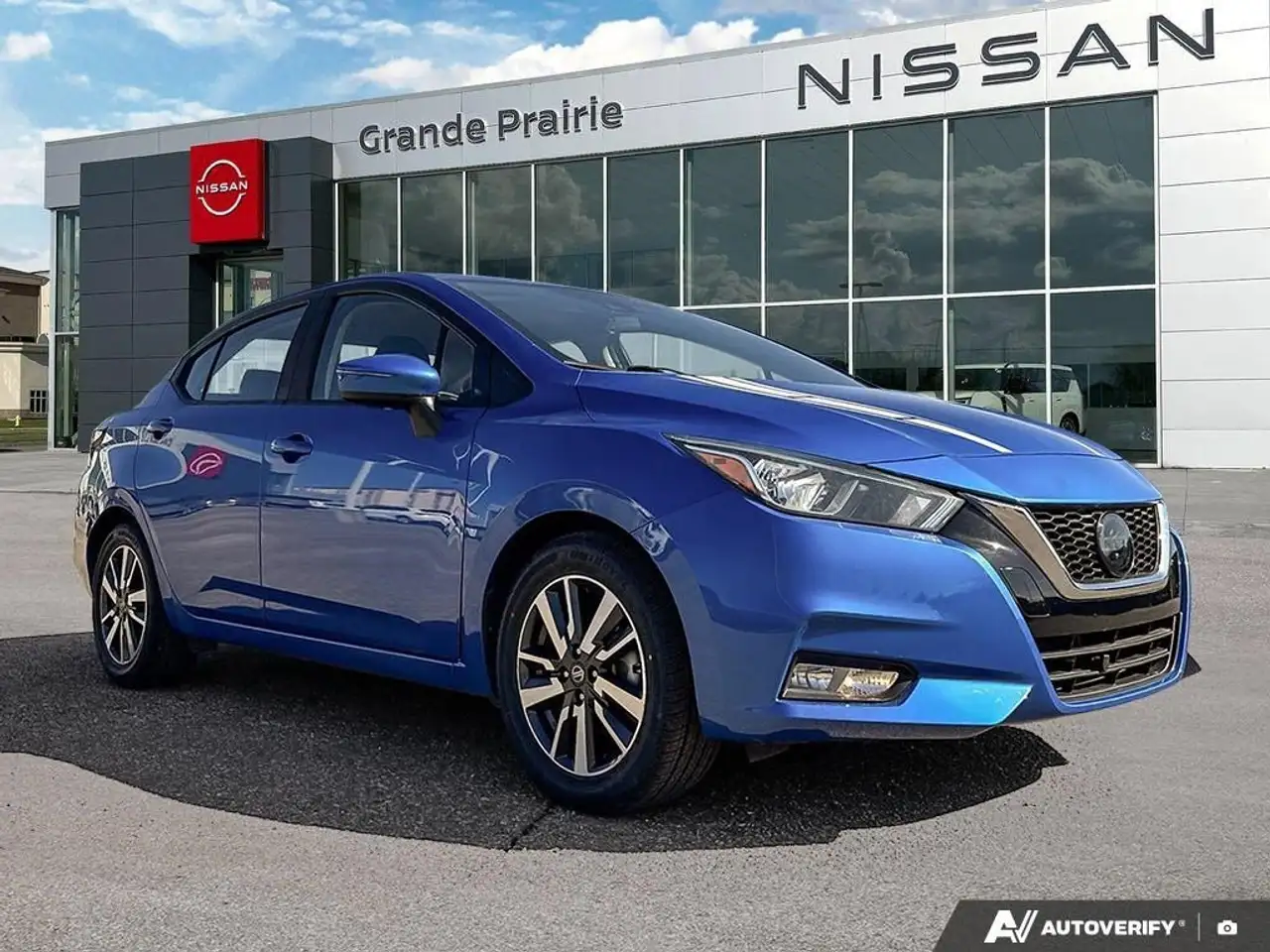 Nissan Versa снимка Nissan Versa