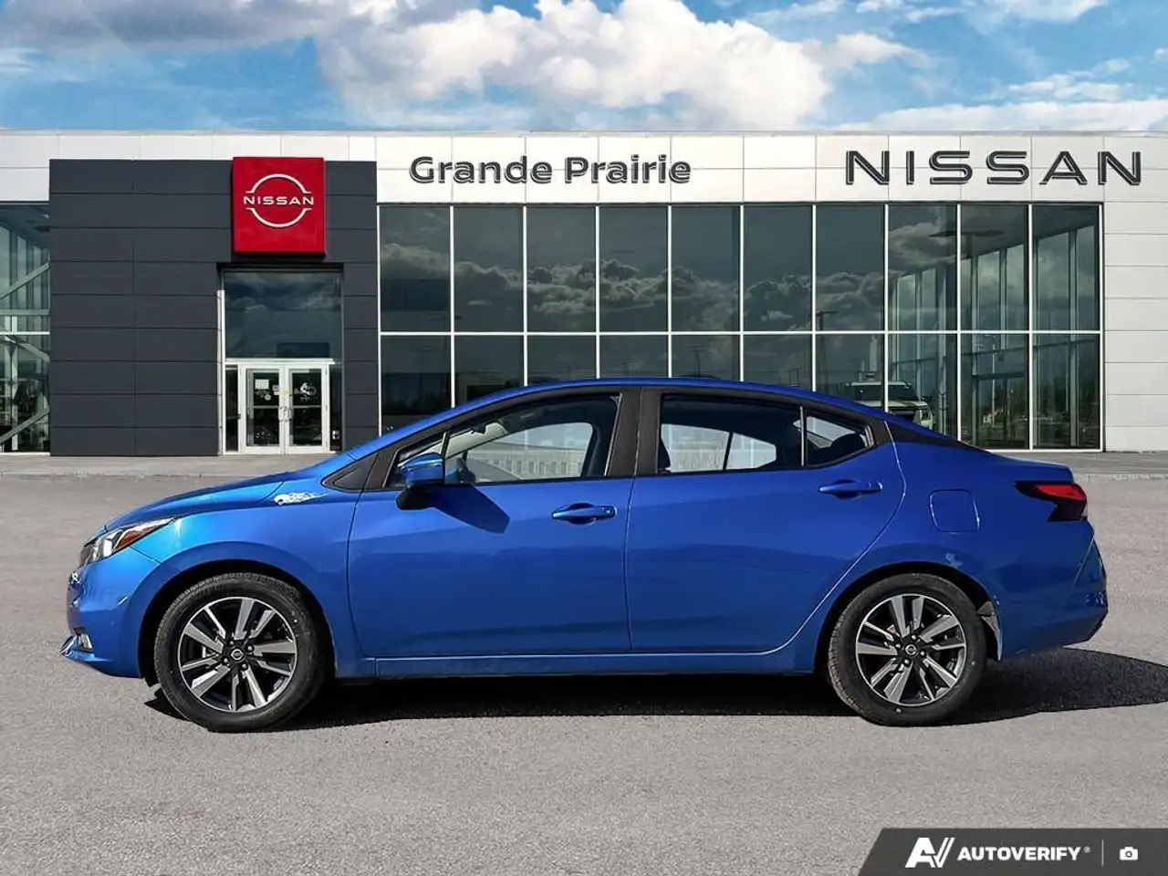 Nissan Versa снимка Nissan Versa