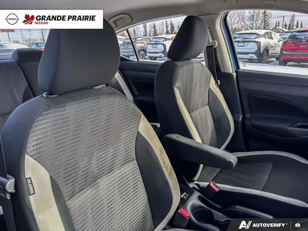 Nissan Versa снимка Nissan Versa