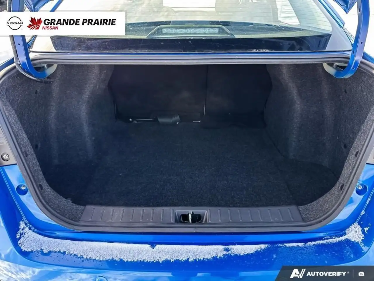 Nissan Versa снимка Nissan Versa