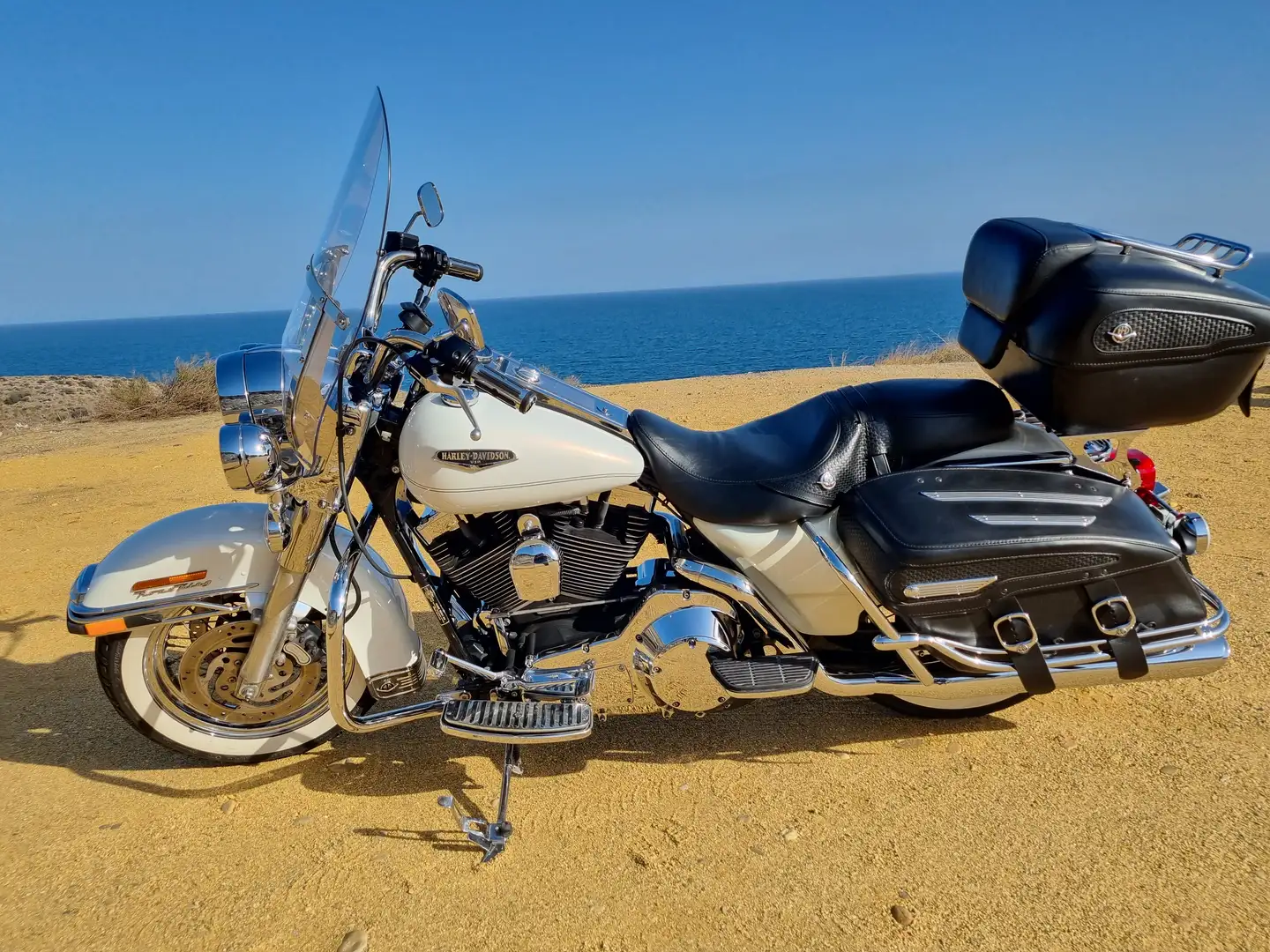 Harley-Davidson Road King Blanco - 1