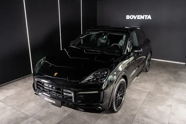Porsche Cayenne view 3