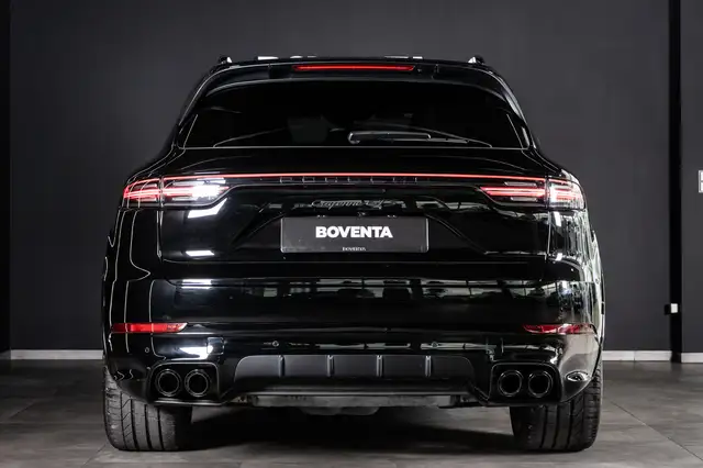 Porsche Cayenne view 9