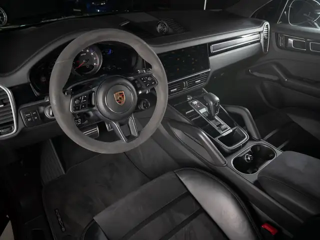 Porsche Cayenne view 11