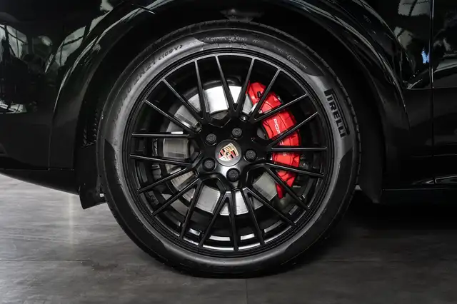 Porsche Cayenne view 4