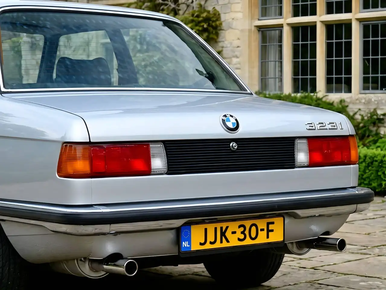 BMW 323i, foto 2