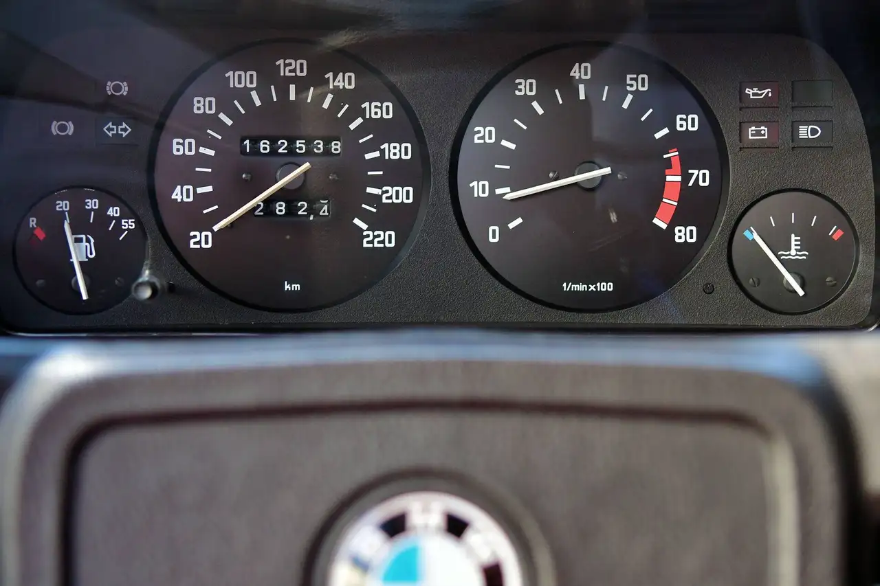 BMW 323i, foto 12