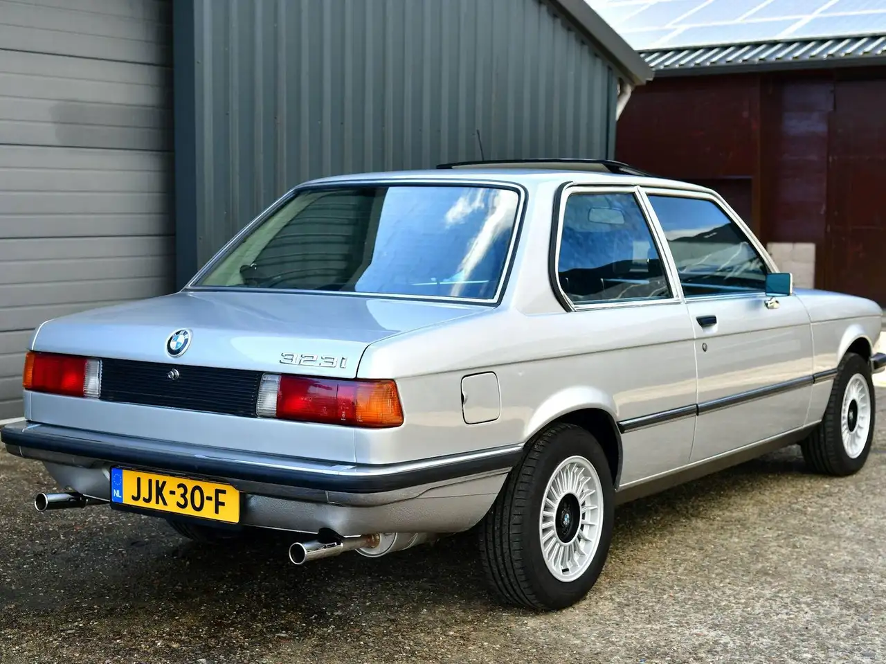 BMW 323i, foto 8