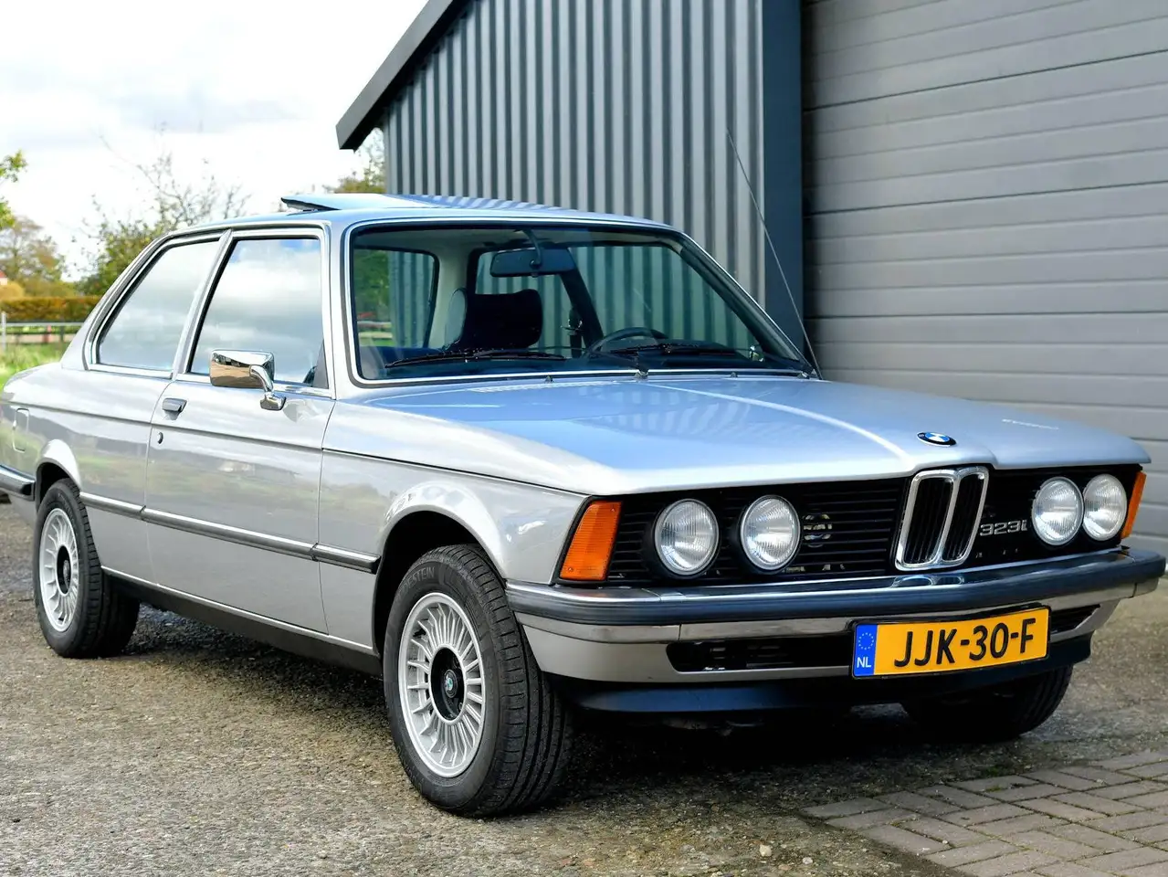 BMW 323i, foto 6