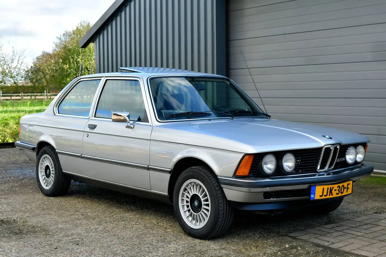 BMW 323i, foto 7