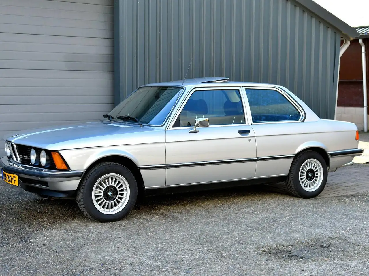 BMW 323i, foto 11