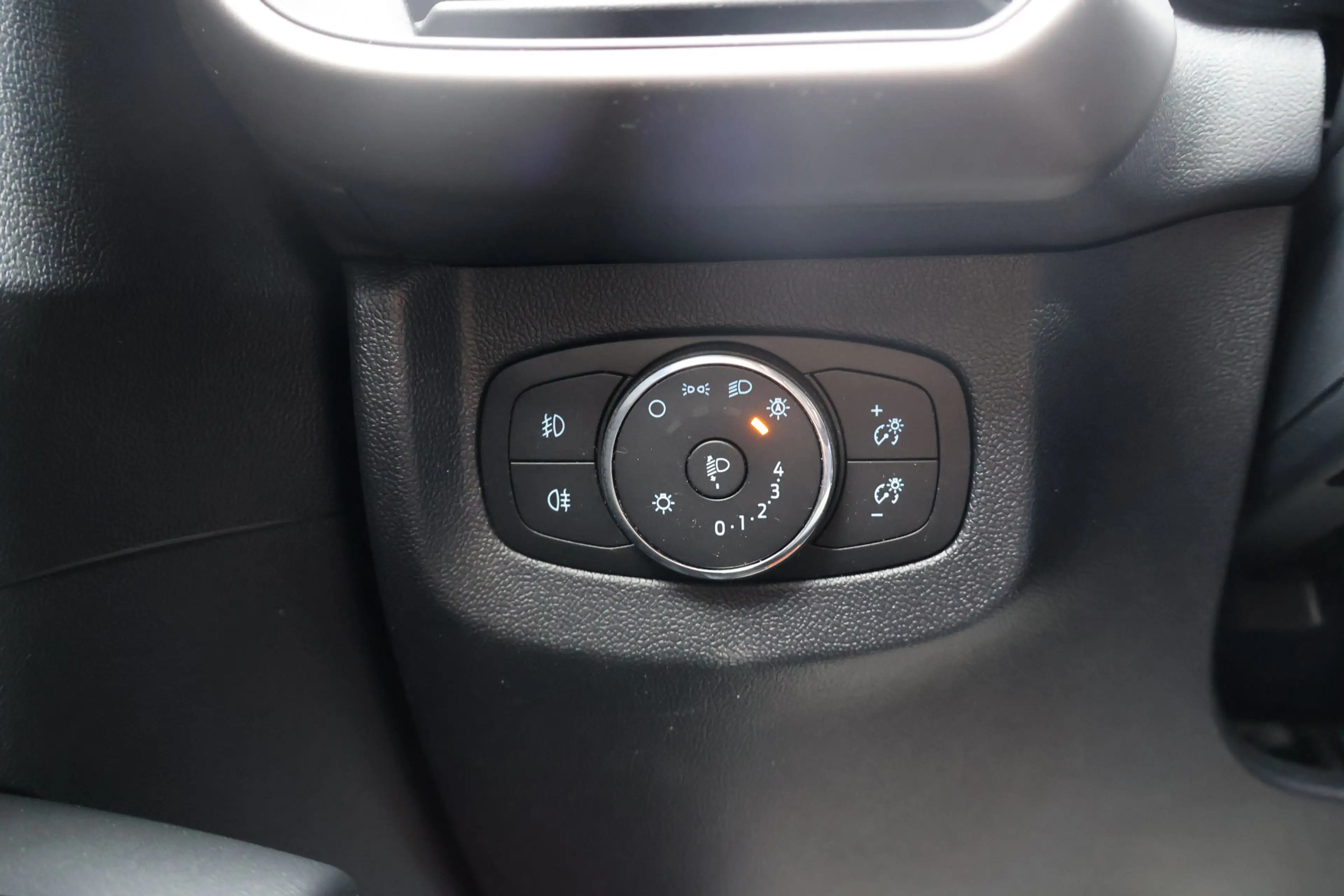 Ford Transit Courier 1.5 EcoBlue Limited — photo 23