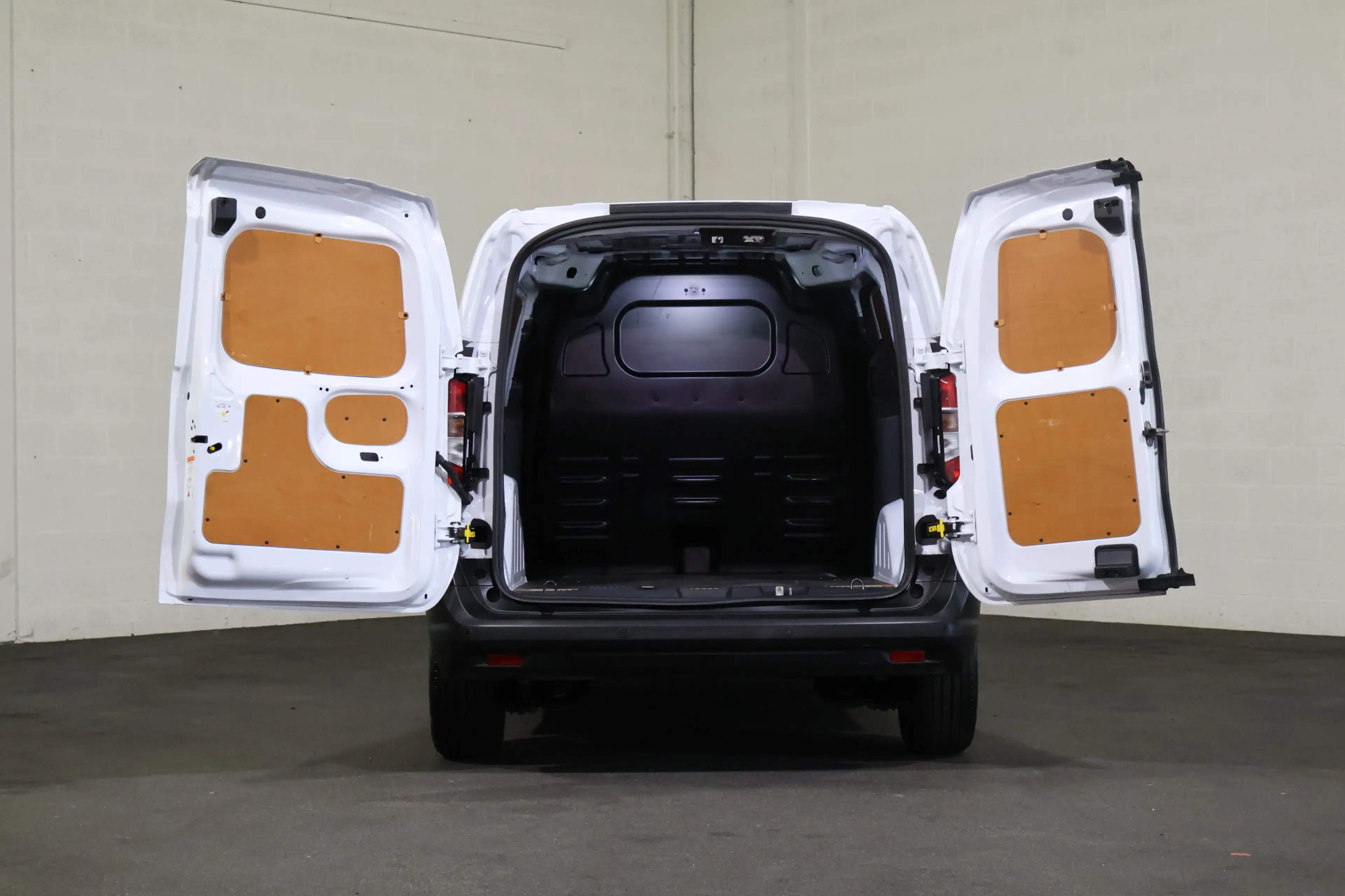 Ford Transit Courier 1.5 EcoBlue Limited — photo 11