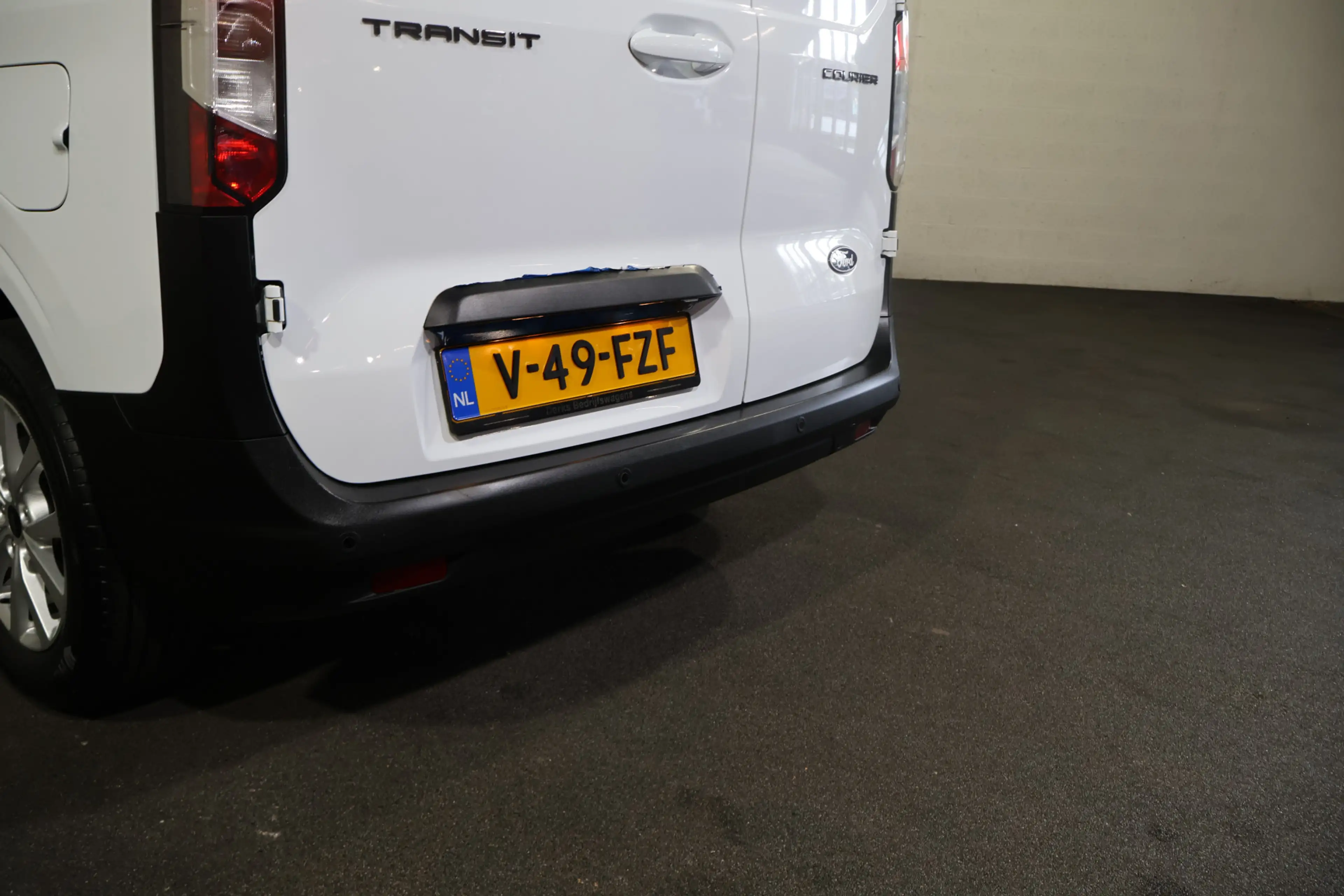 Ford Transit Courier 1.5 EcoBlue Limited — photo 18