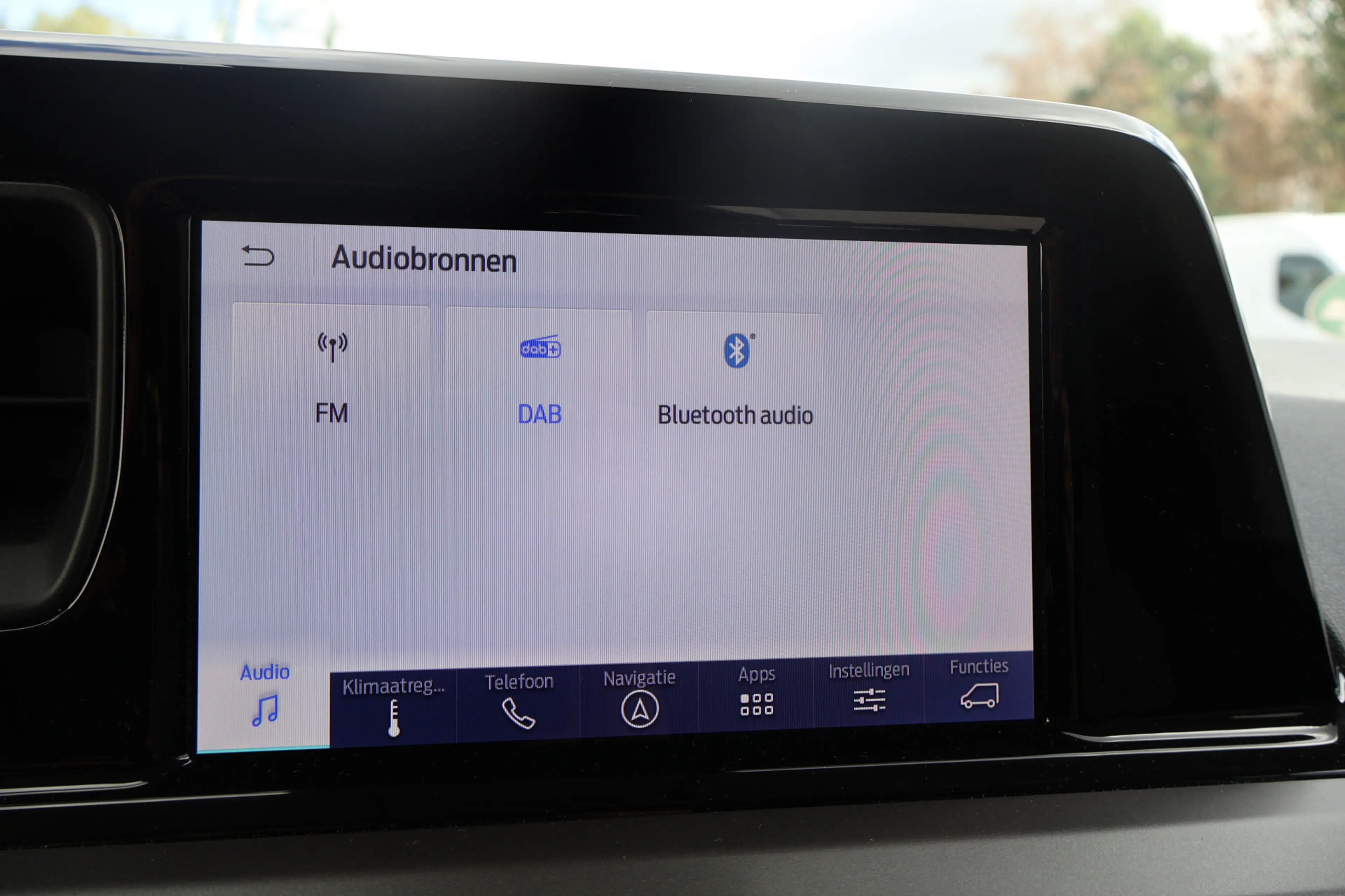Ford Transit Courier 1.5 EcoBlue Limited — photo 31
