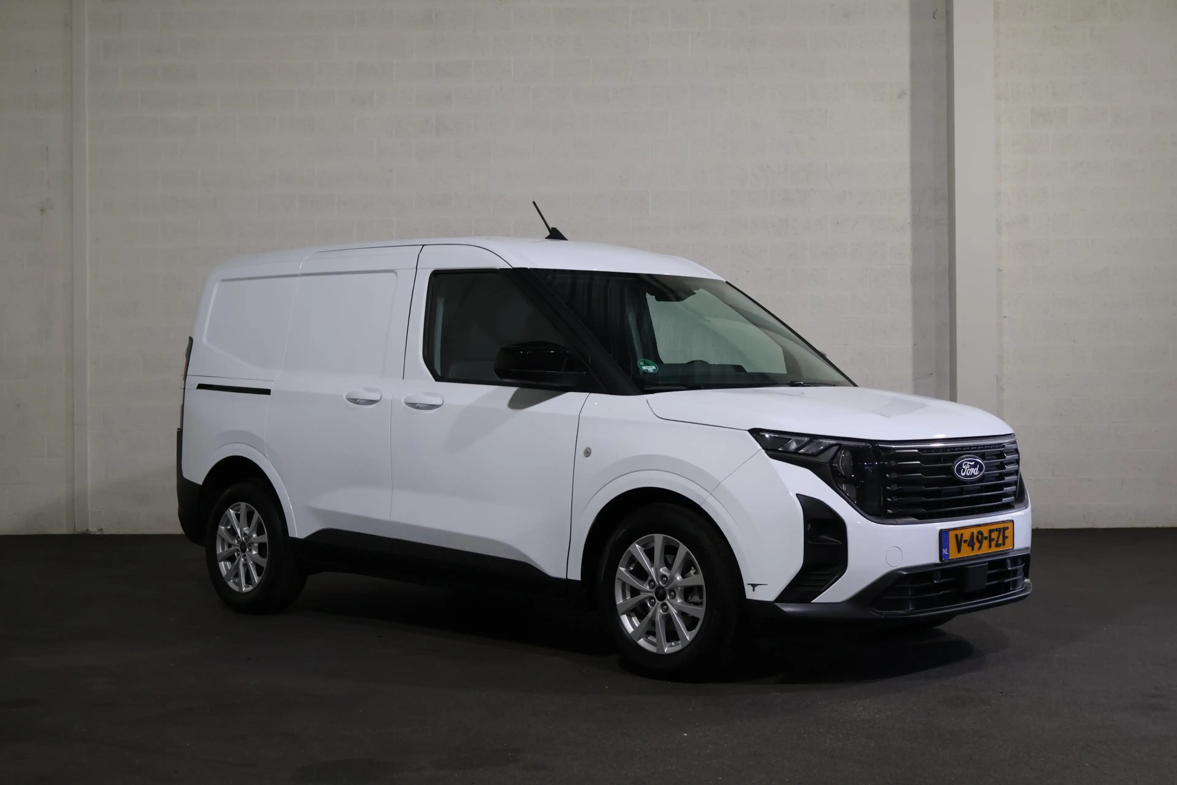 Ford Transit Courier 1.5 EcoBlue Limited — photo 6
