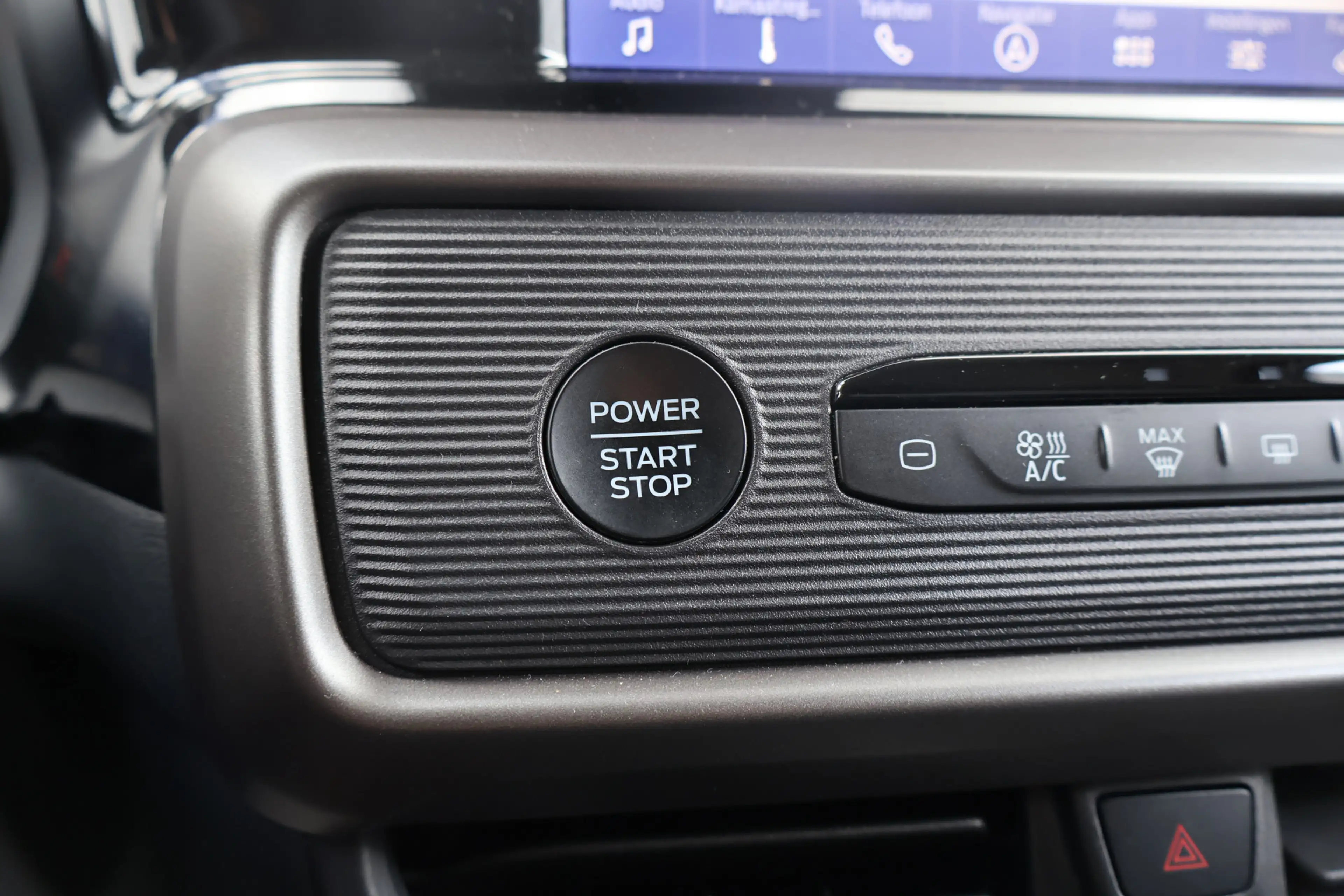 Ford Transit Courier 1.5 EcoBlue Limited — photo 26