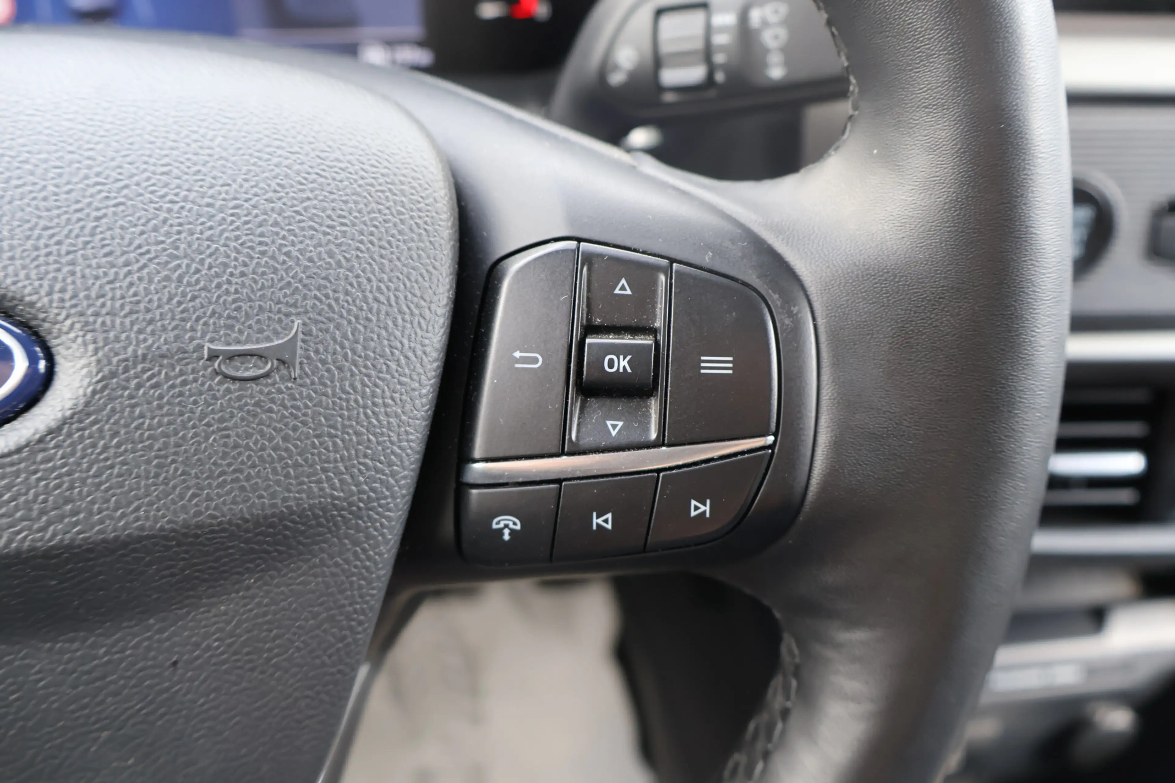 Ford Transit Courier 1.5 EcoBlue Limited — photo 22