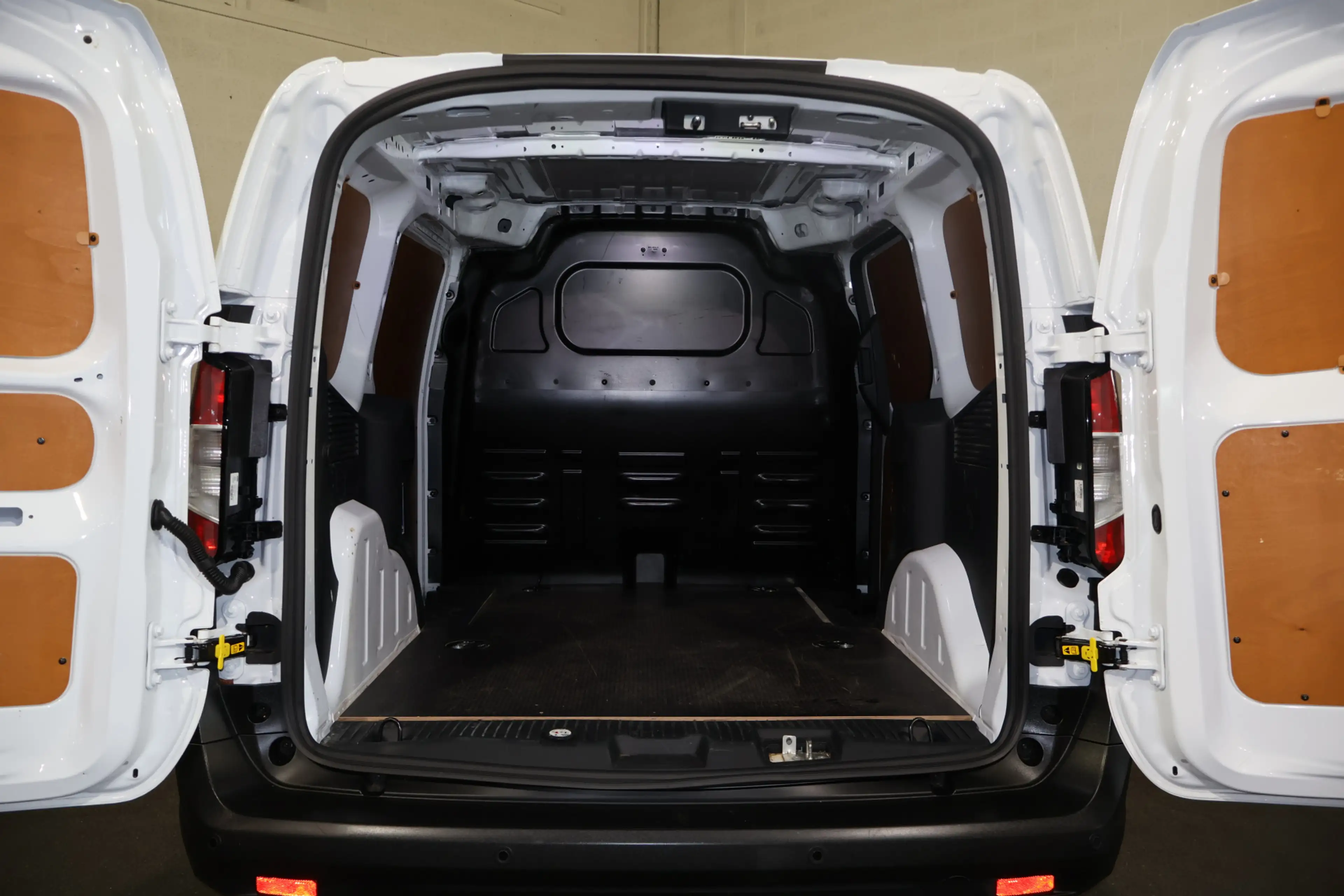 Ford Transit Courier 1.5 EcoBlue Limited — photo 3
