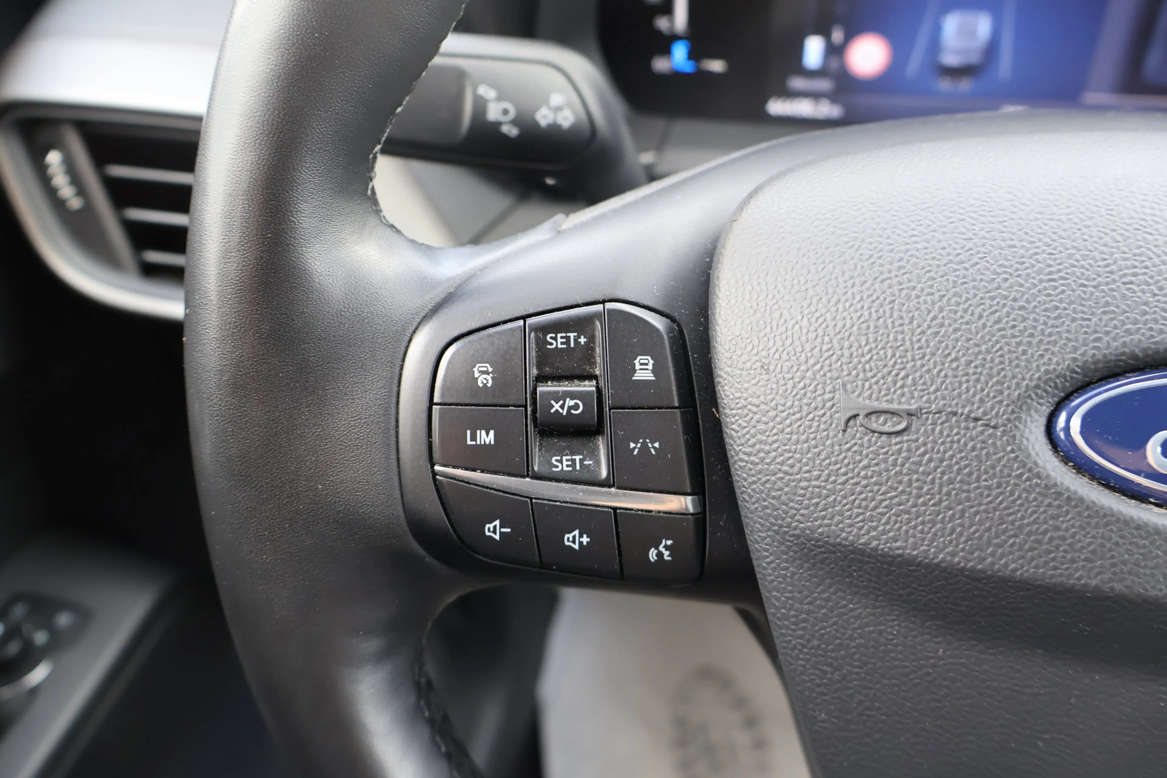 Ford Transit Courier 1.5 EcoBlue Limited — photo 21