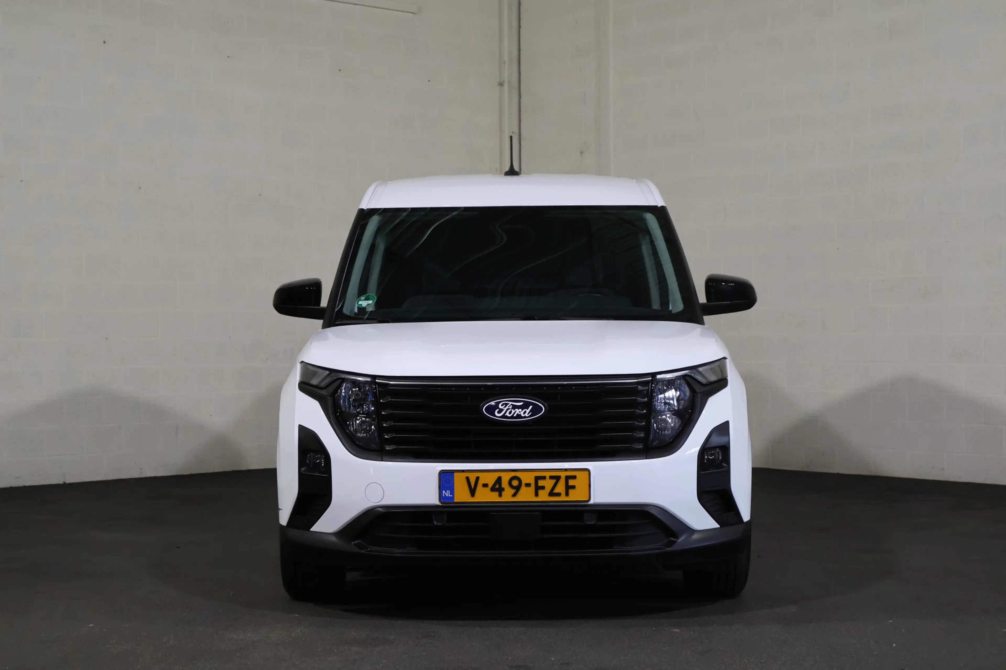 Ford Transit Courier 1.5 EcoBlue Limited — photo 5