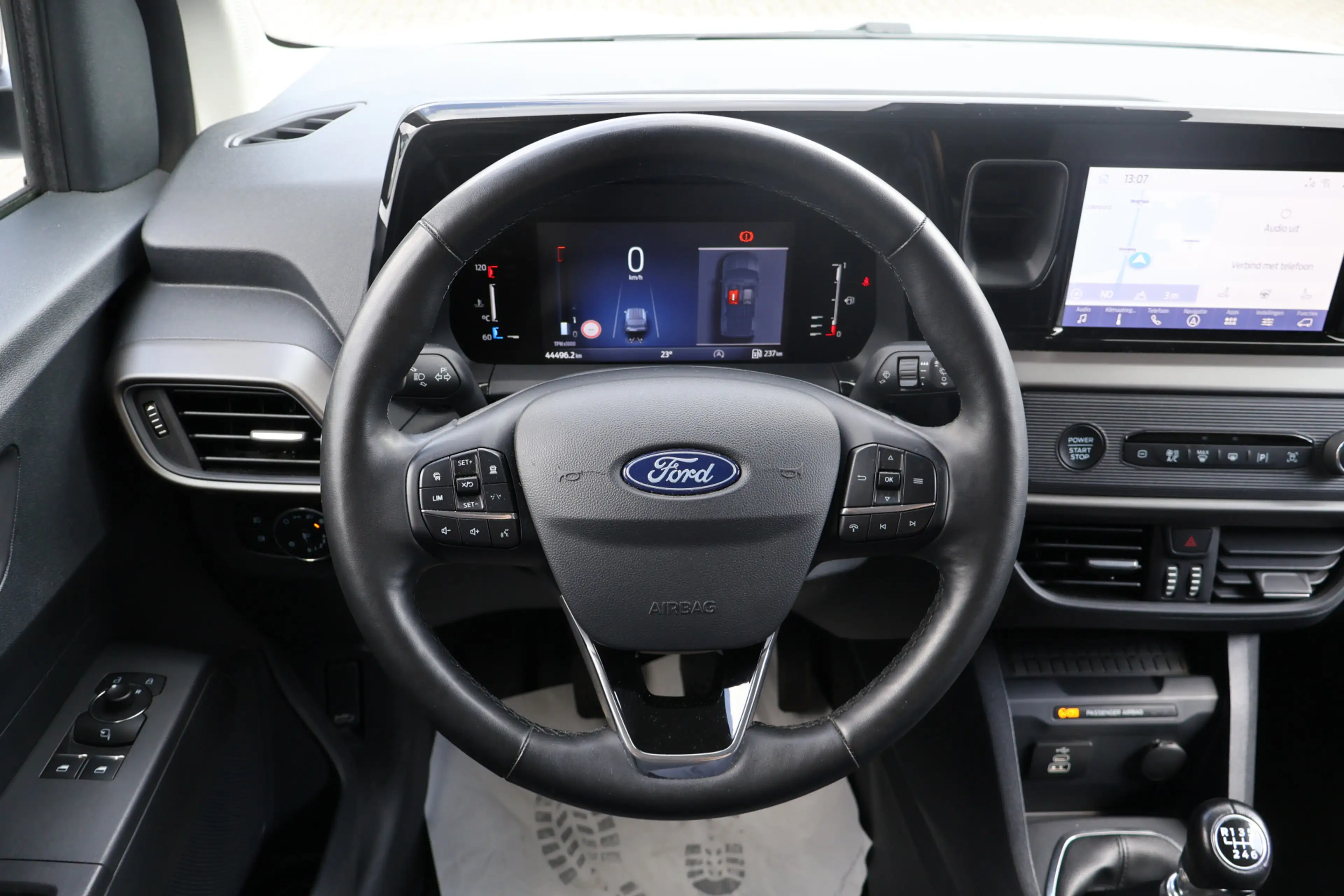 Ford Transit Courier 1.5 EcoBlue Limited — photo 19