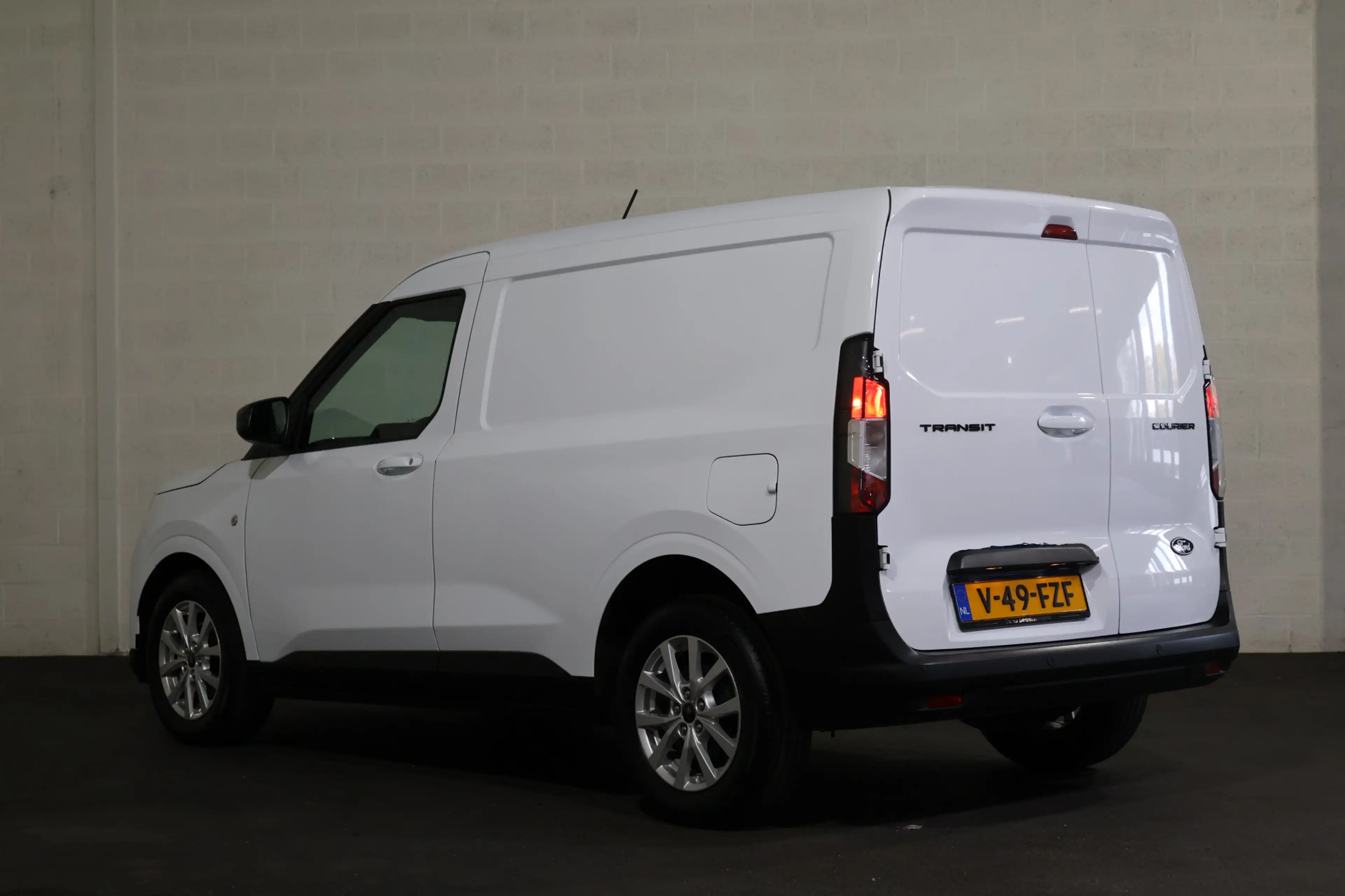 Ford Transit Courier 1.5 EcoBlue Limited — photo 7