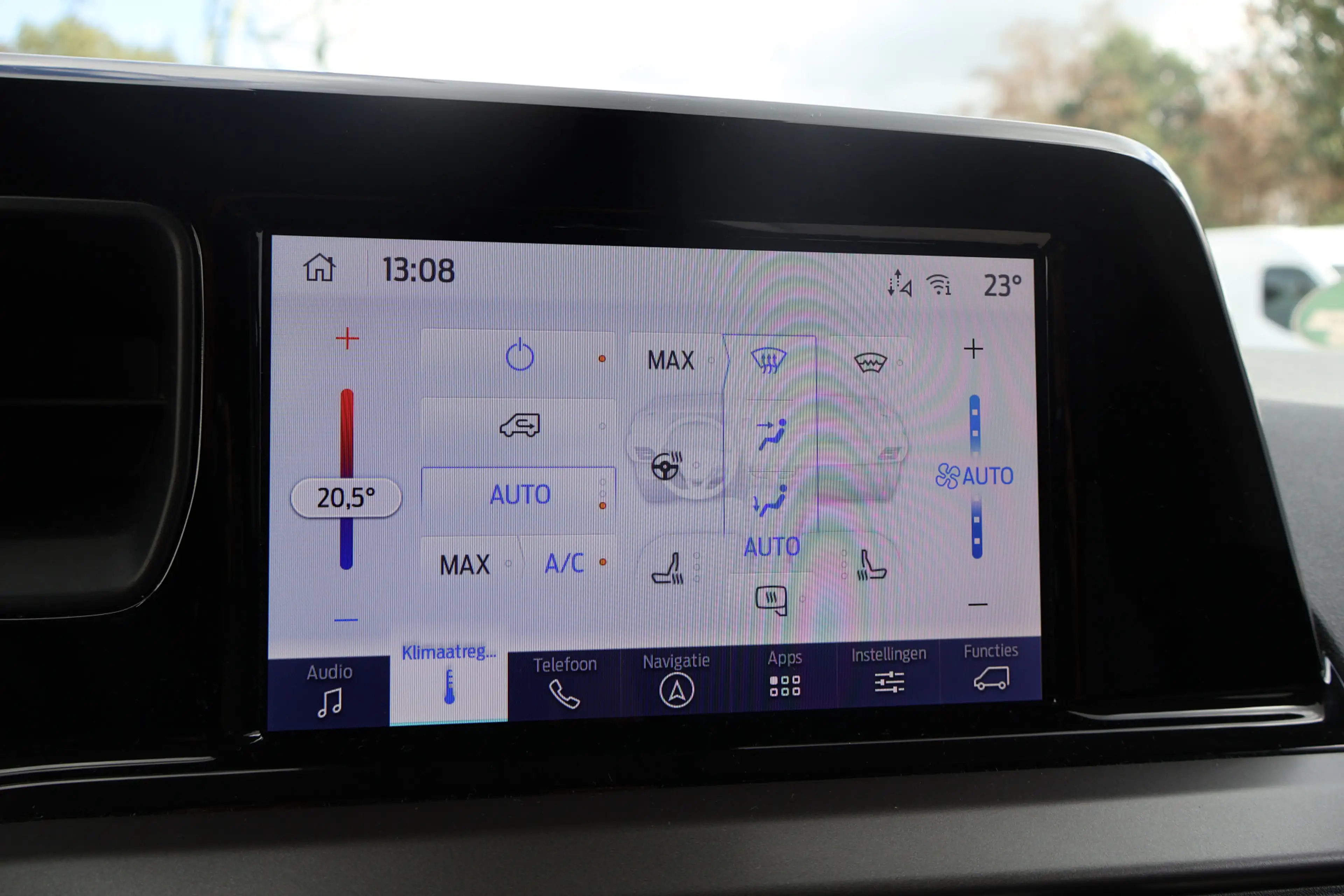 Ford Transit Courier 1.5 EcoBlue Limited — photo 30