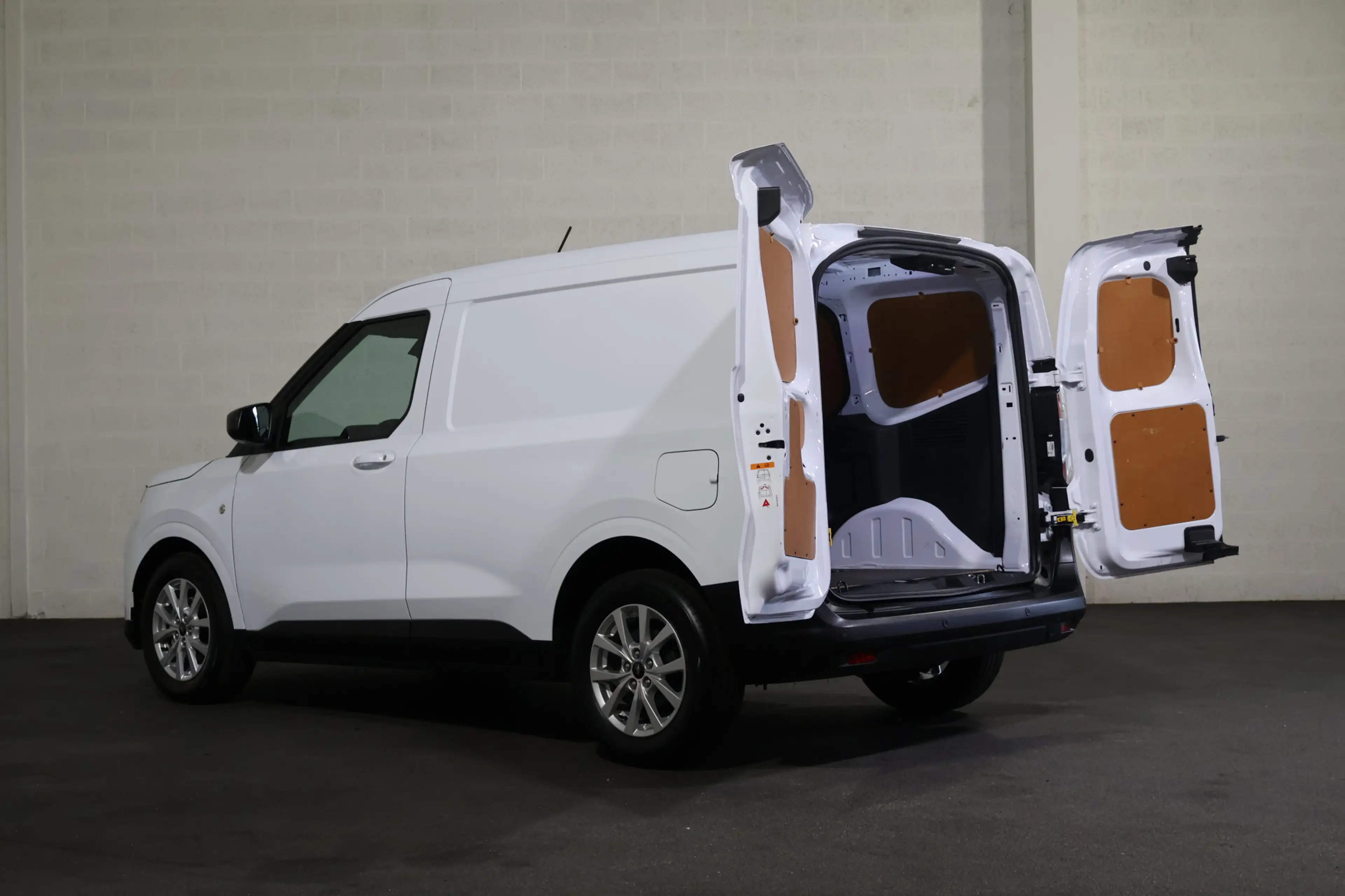 Ford Transit Courier 1.5 EcoBlue Limited — photo 12