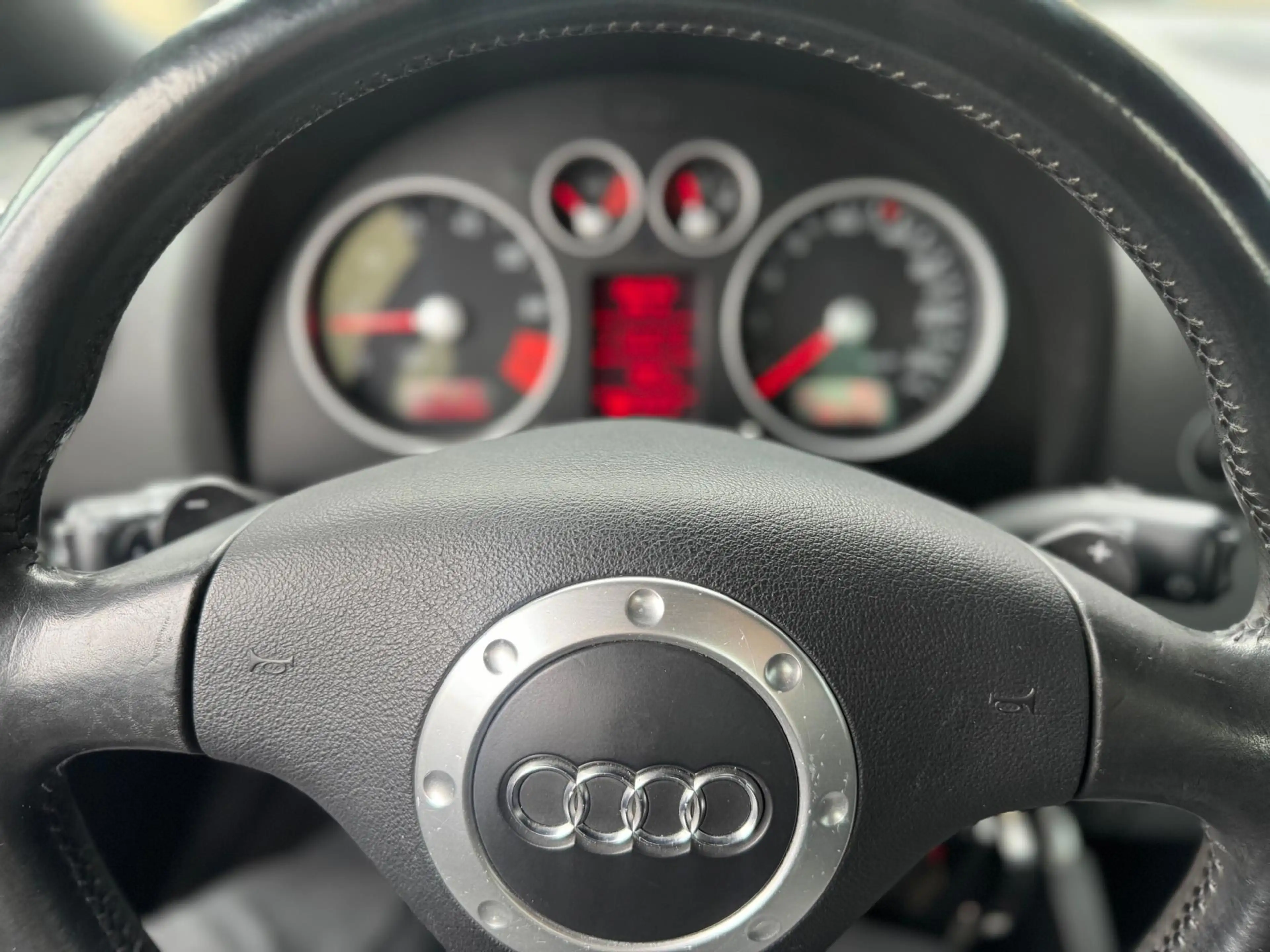 Audi TT 3.2 V6 quattro — photo 12