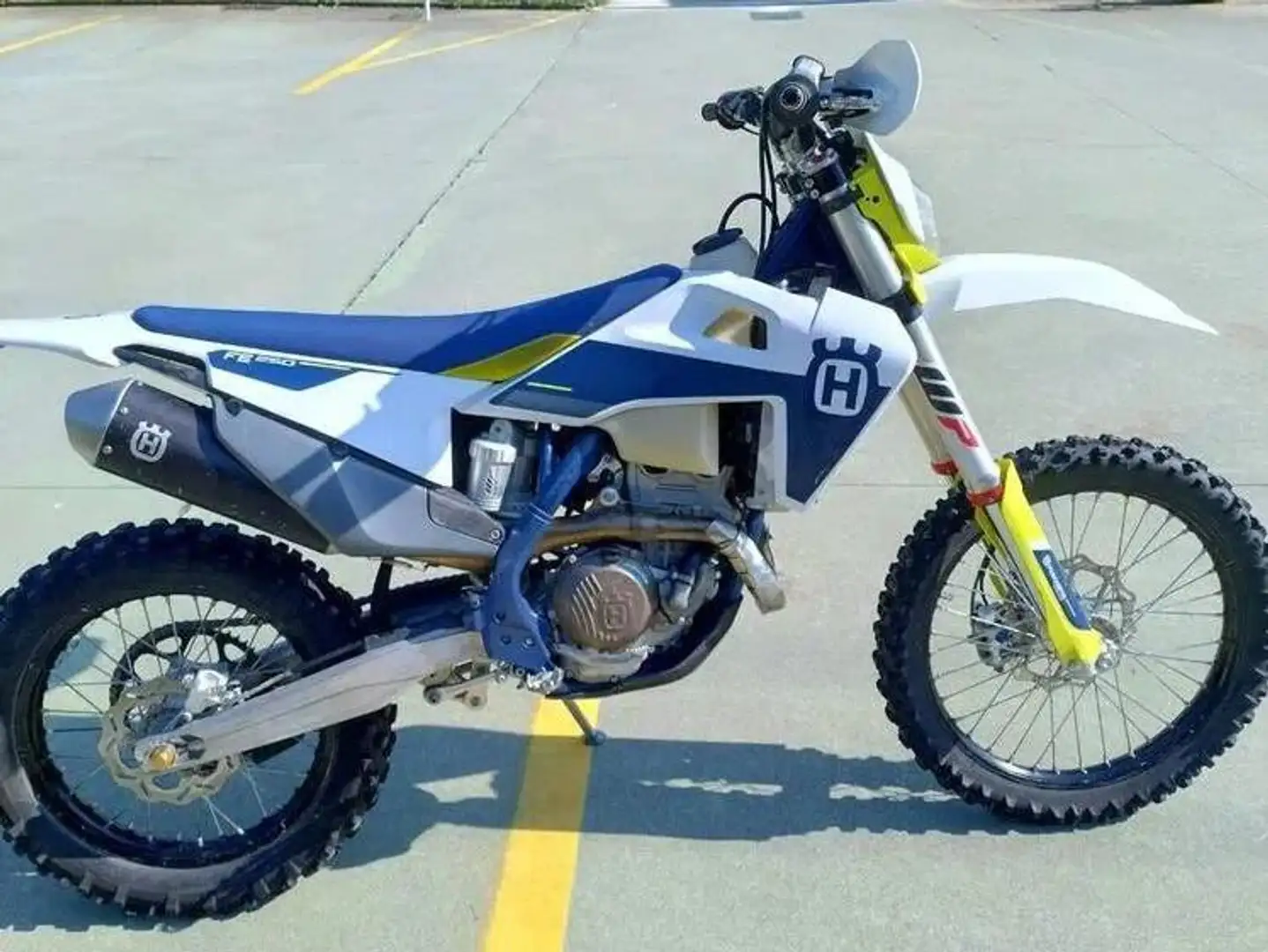 Husqvarna FE 250 Alb - 2
