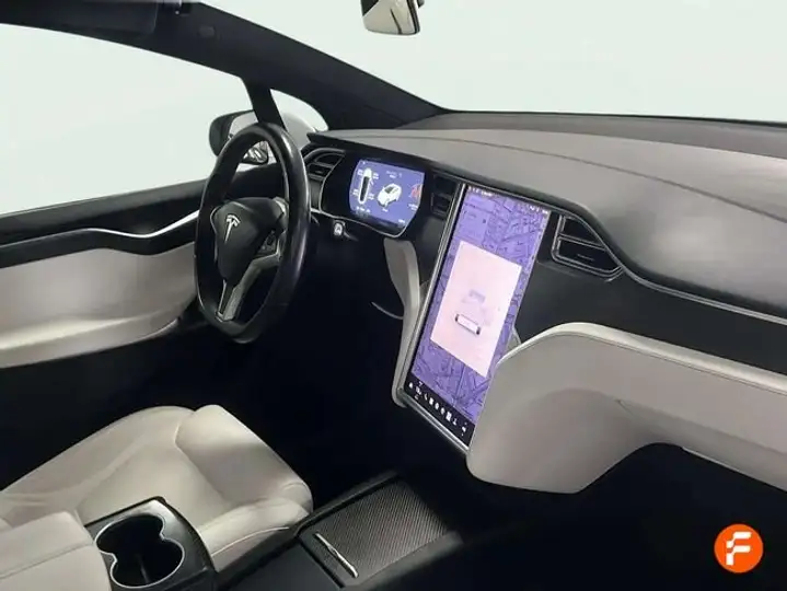 Tesla Model X 2018, foto 13