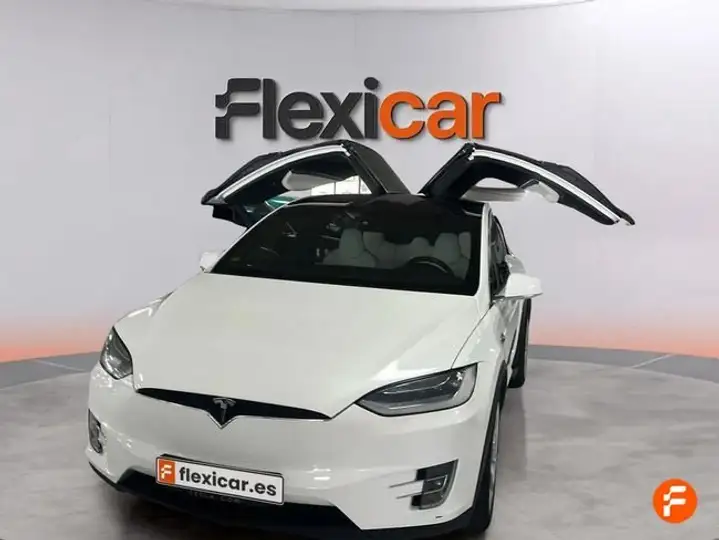Tesla Model X 2018, foto 10