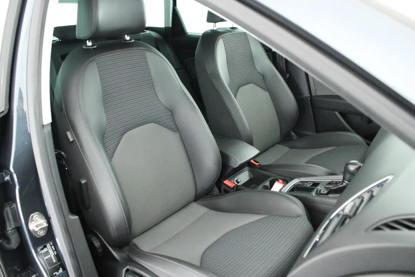 SEAT Leon ST 1.5 TSI 150pk DSG Style Ultimate Edition Led Ke Grau - 2