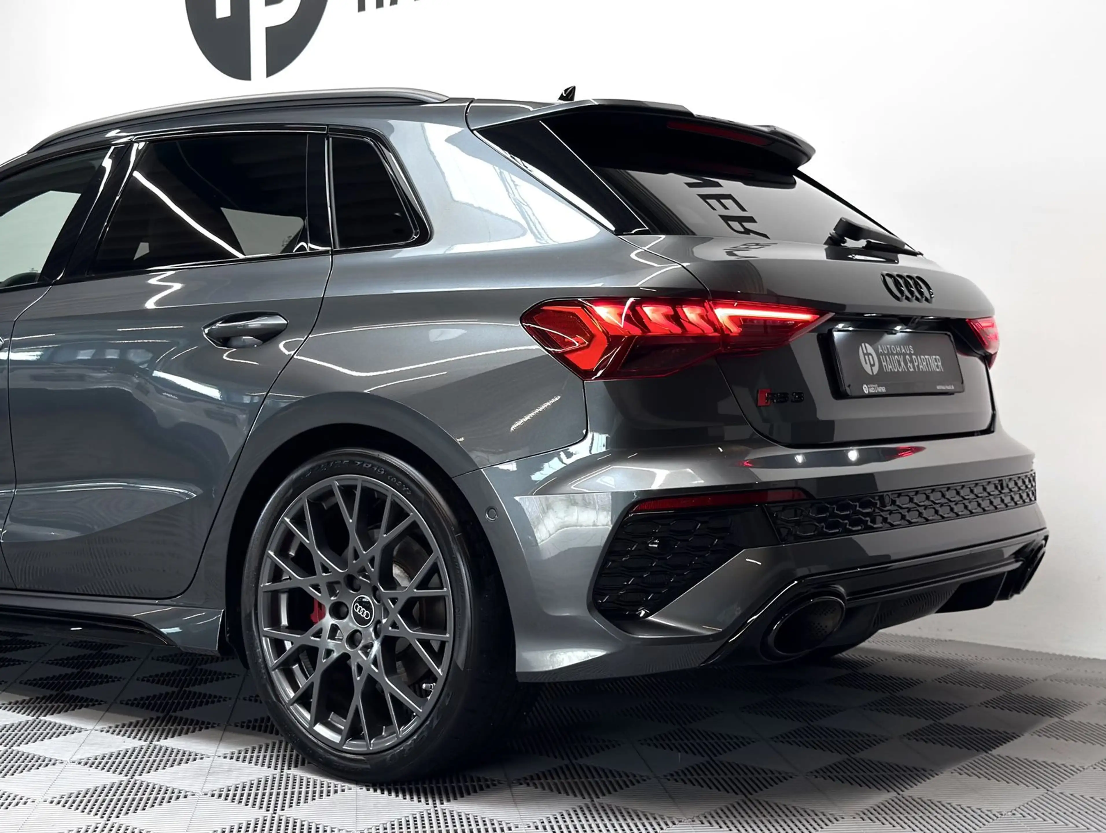 Audi RS3 q*Matrix*Kamera*H-Up*Key-Go*Navi*B&O**ACC* — photo 5