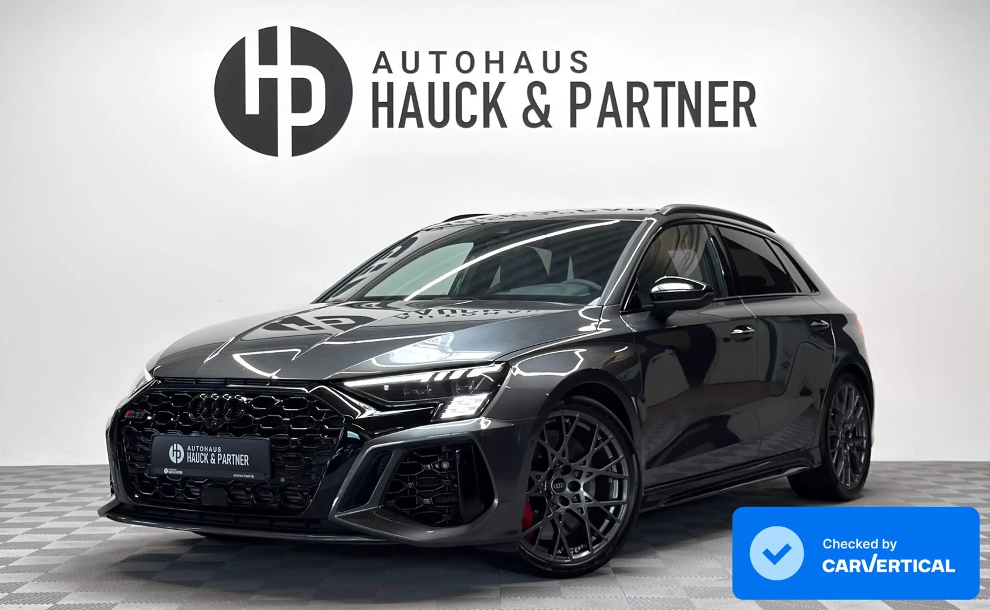 Audi RS3 q*Matrix*Kamera*H-Up*Key-Go*Navi*B&O**ACC*