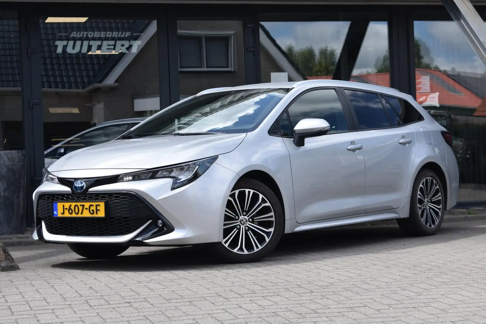 Toyota Corolla Touring Sports 1.8 Hybrid Sport Plus | CAMERA | AF Grijs - 1