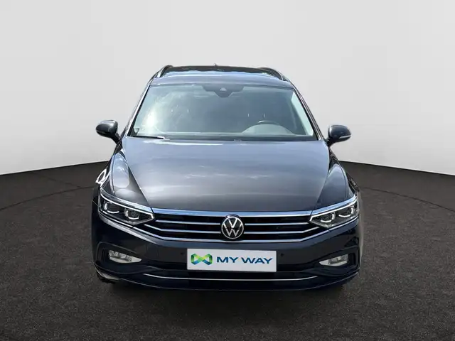 Volkswagen Passat view 3