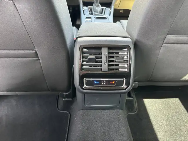 Volkswagen Passat view 10