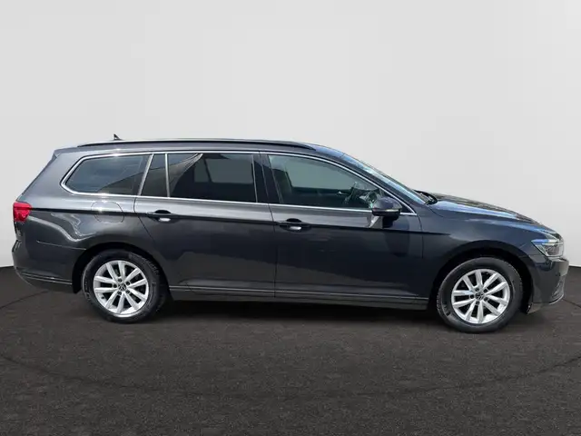 Volkswagen Passat view 7