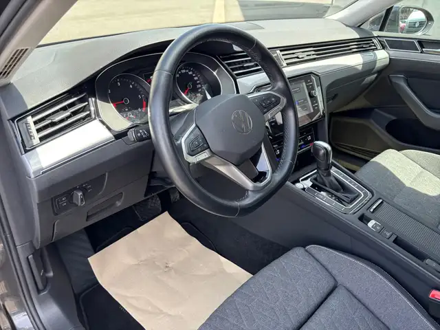 Volkswagen Passat view 11