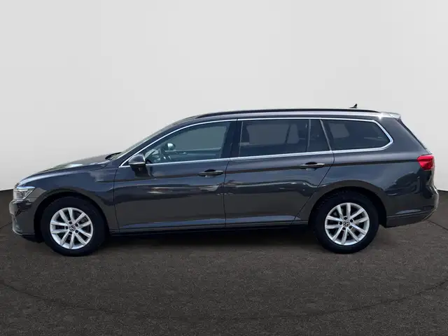 Volkswagen Passat view 8